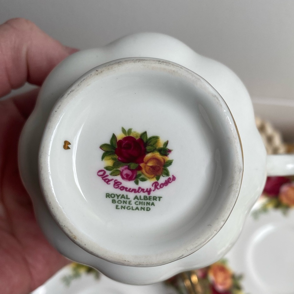 Set Of 3 Royal Albert Old Country Roses Fine Bone China Tea Cups with Saucers - Picture 9 of 12